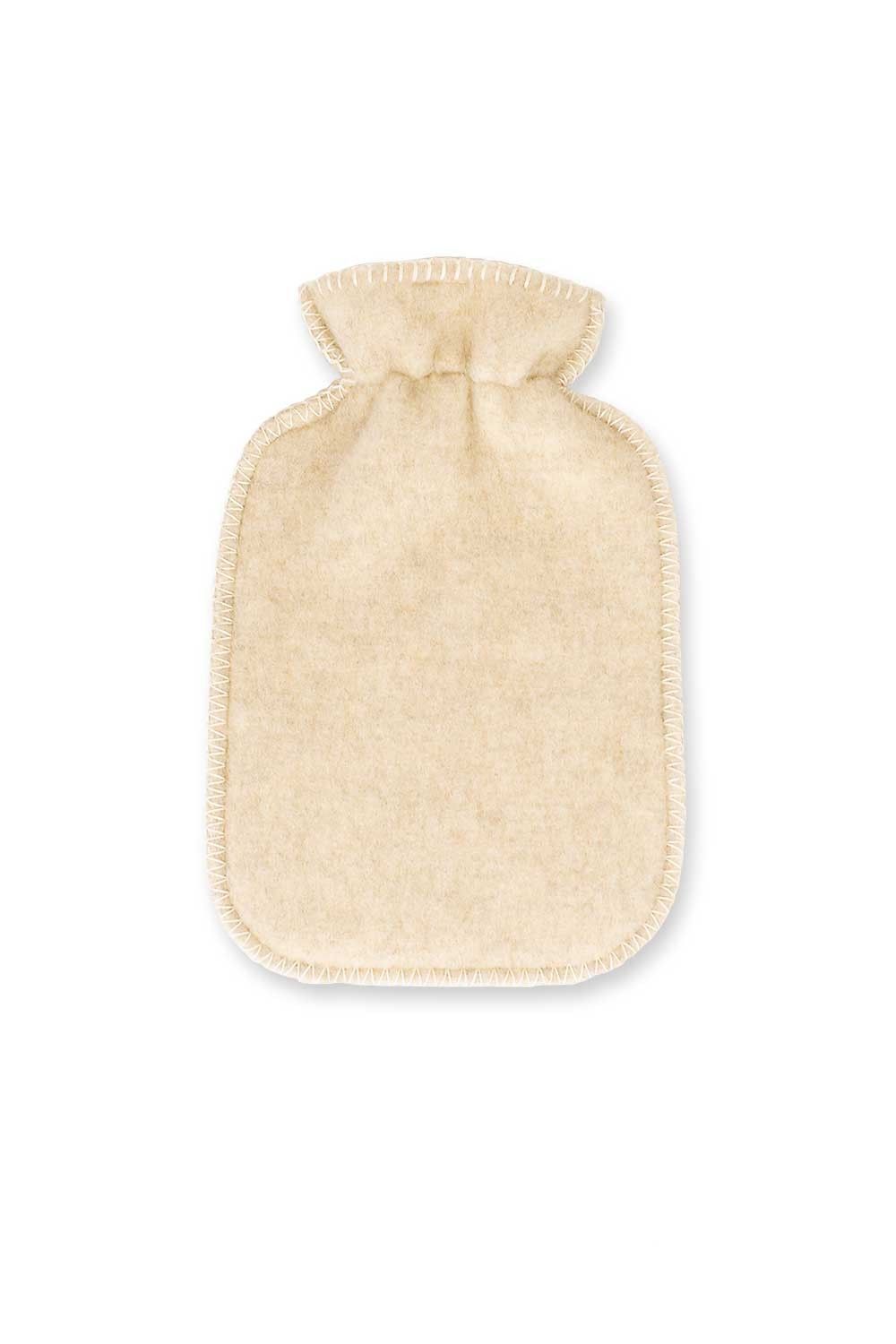 beiger Wärmflaschenbezug aus bio Wolle (kbT) vom Finkhof, Freisteller