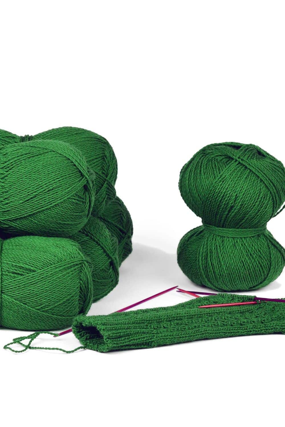 feine grüne Finkhof Sockenwolle aus bio Wolle (kbT) als Knäule