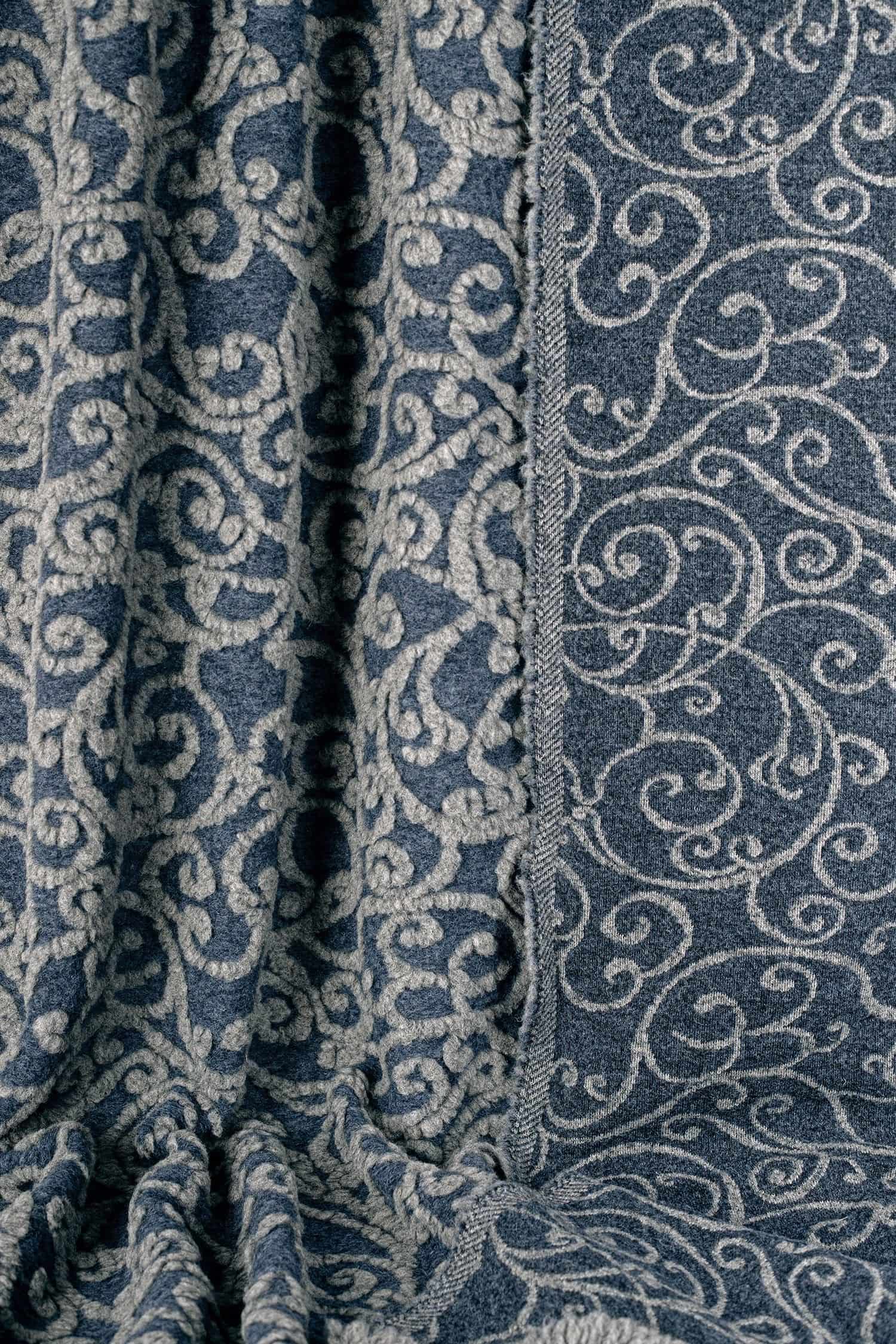 Stoffbahn aus Strickstoff mit Muster in blau grau aus bio Wolle (kbT) und bio Baumwolle (kbA)