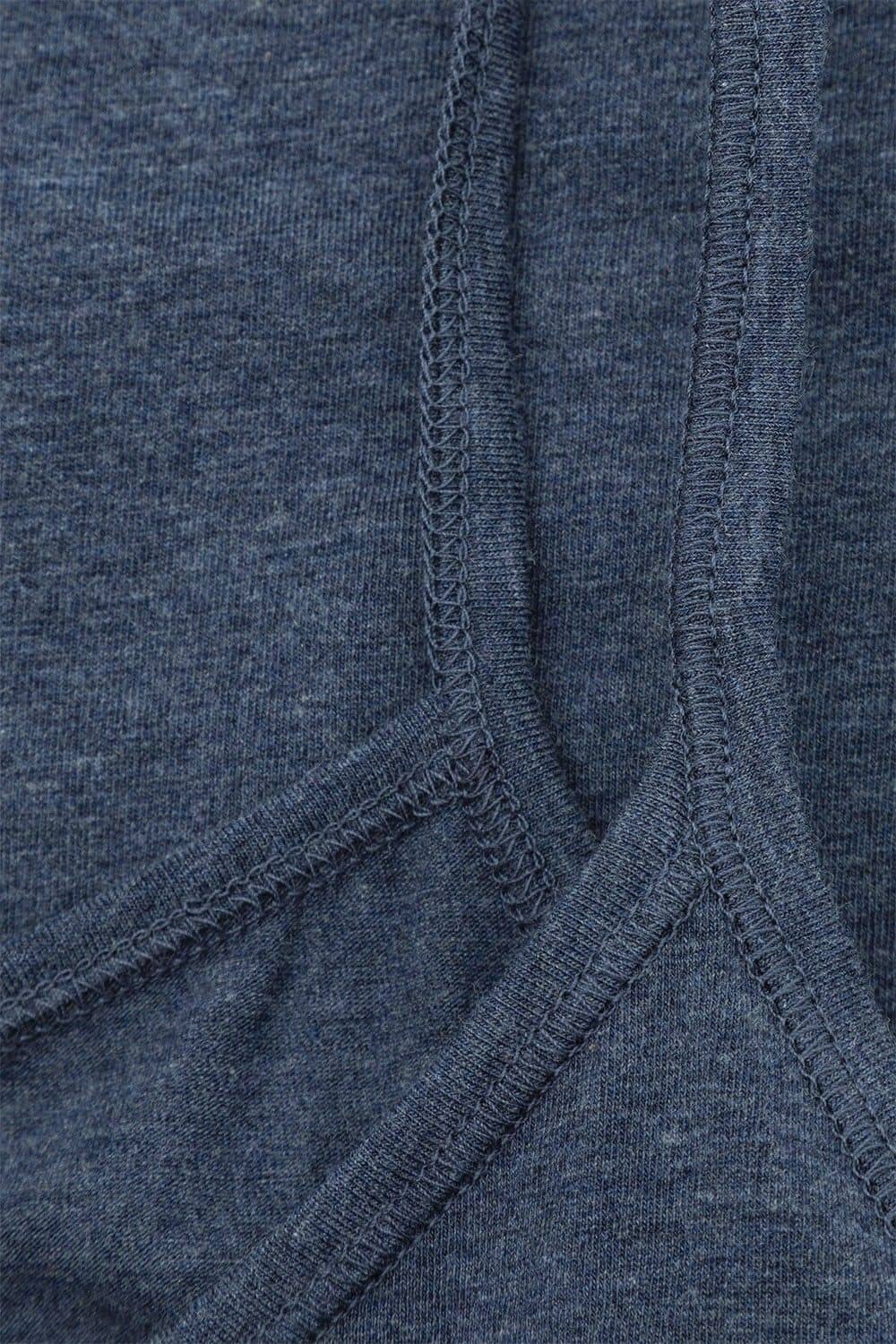 Detailansicht der Spaghettiträger von marineblauem Top aus bio Baumwolle (kbA) und Elasthan