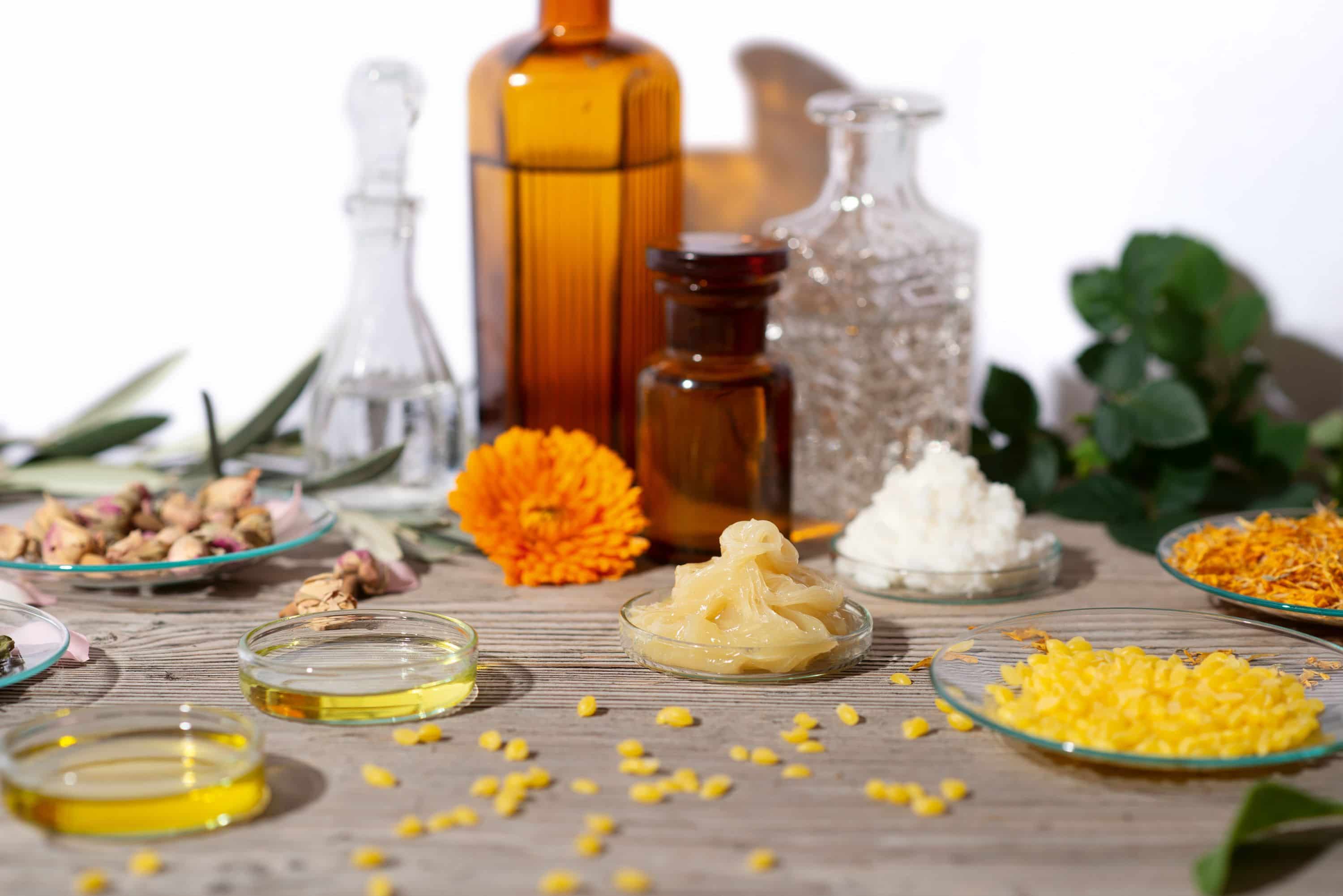 Stimmungsbild mit Inhaltsstoffen der Finkhof Naturkosmetik Produkte