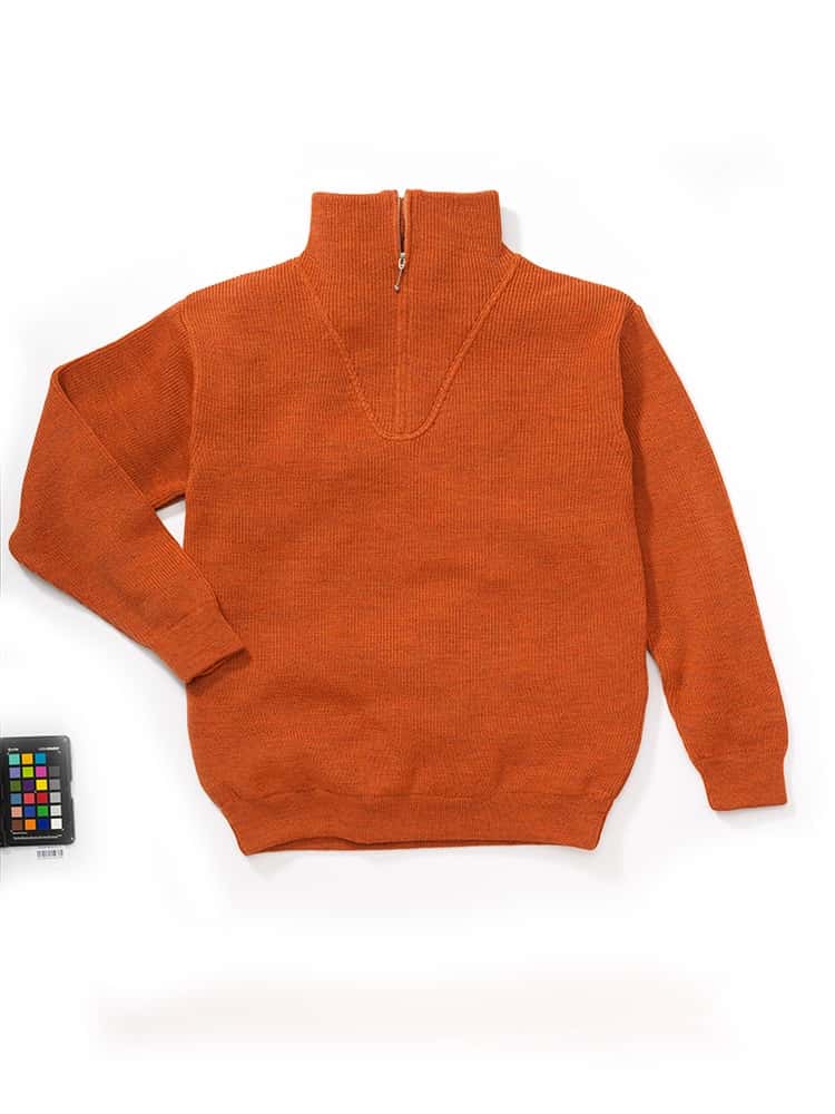 oranger Troyer aus bio Wolle (kbT) vom Finkhof, Freisteller