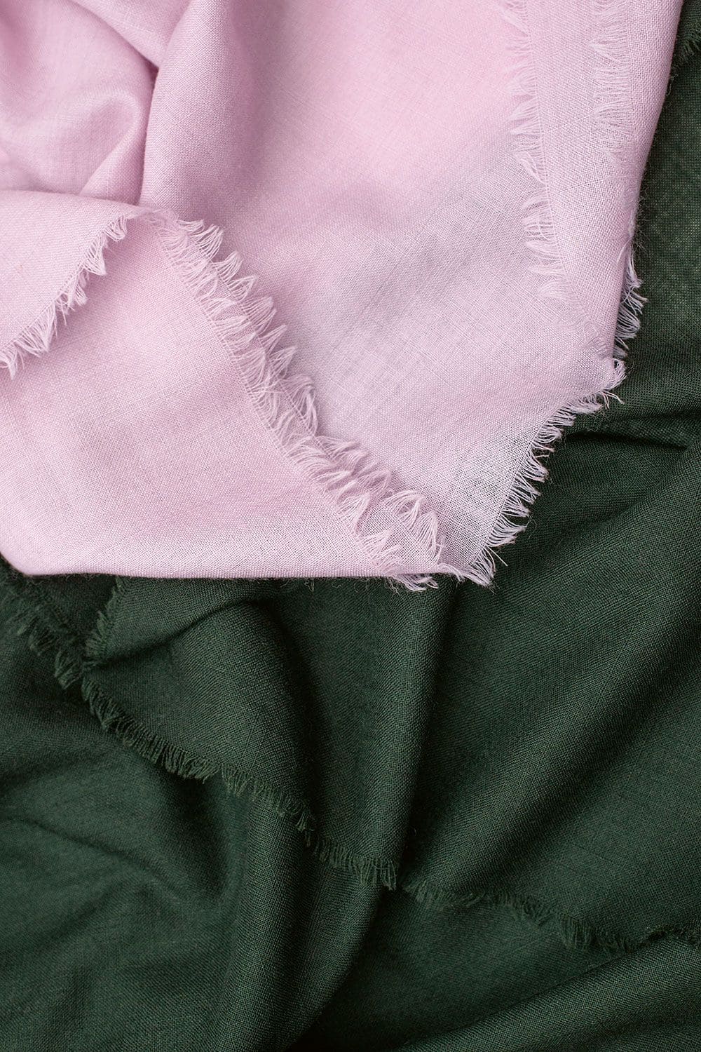 Wollmouseline in rosa und waldgrün aus bio Wolle (kbT) ausgelegt