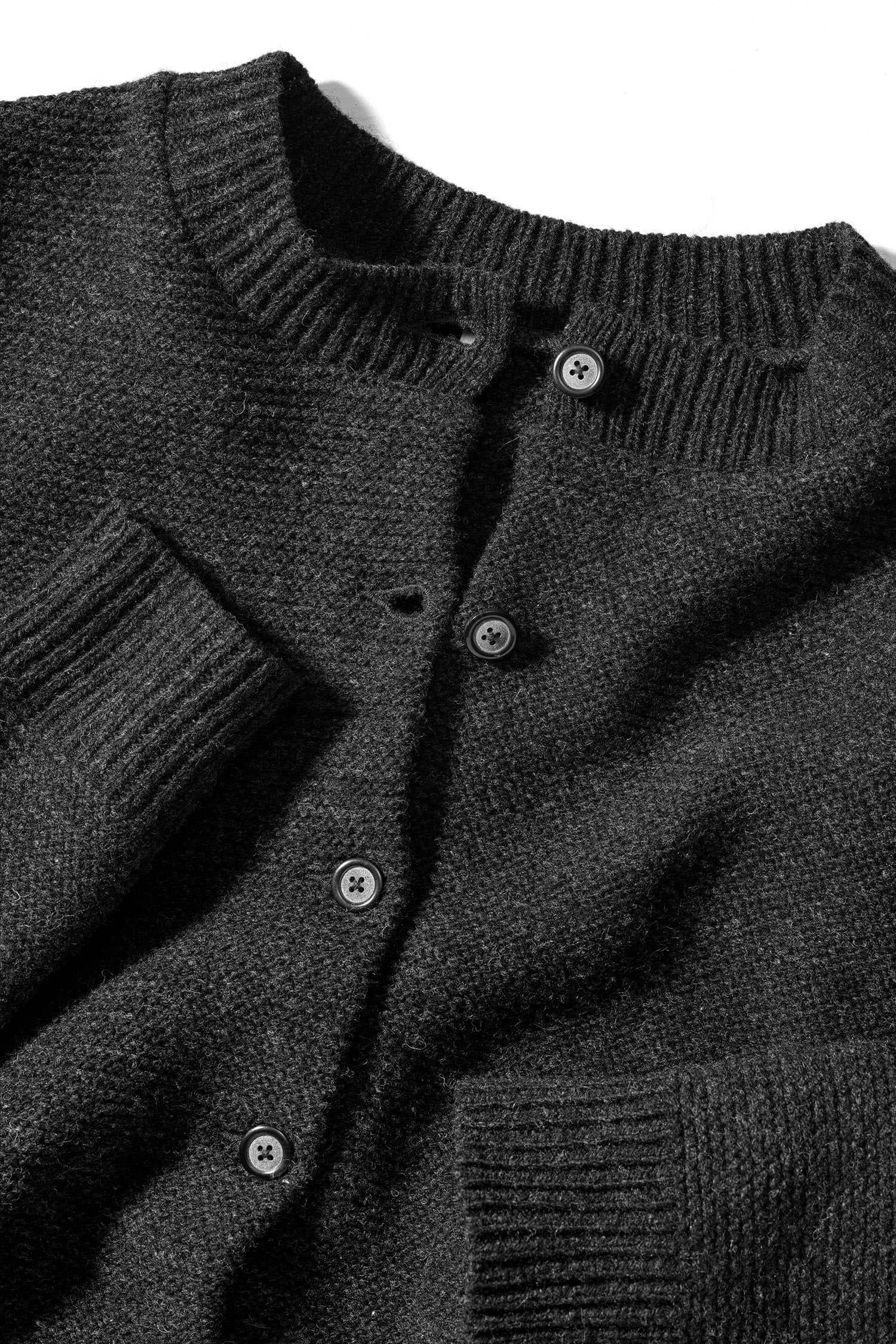 dunkelgraue Damenstrickjacke aus bio Wolle (kbT) vom Finkhof