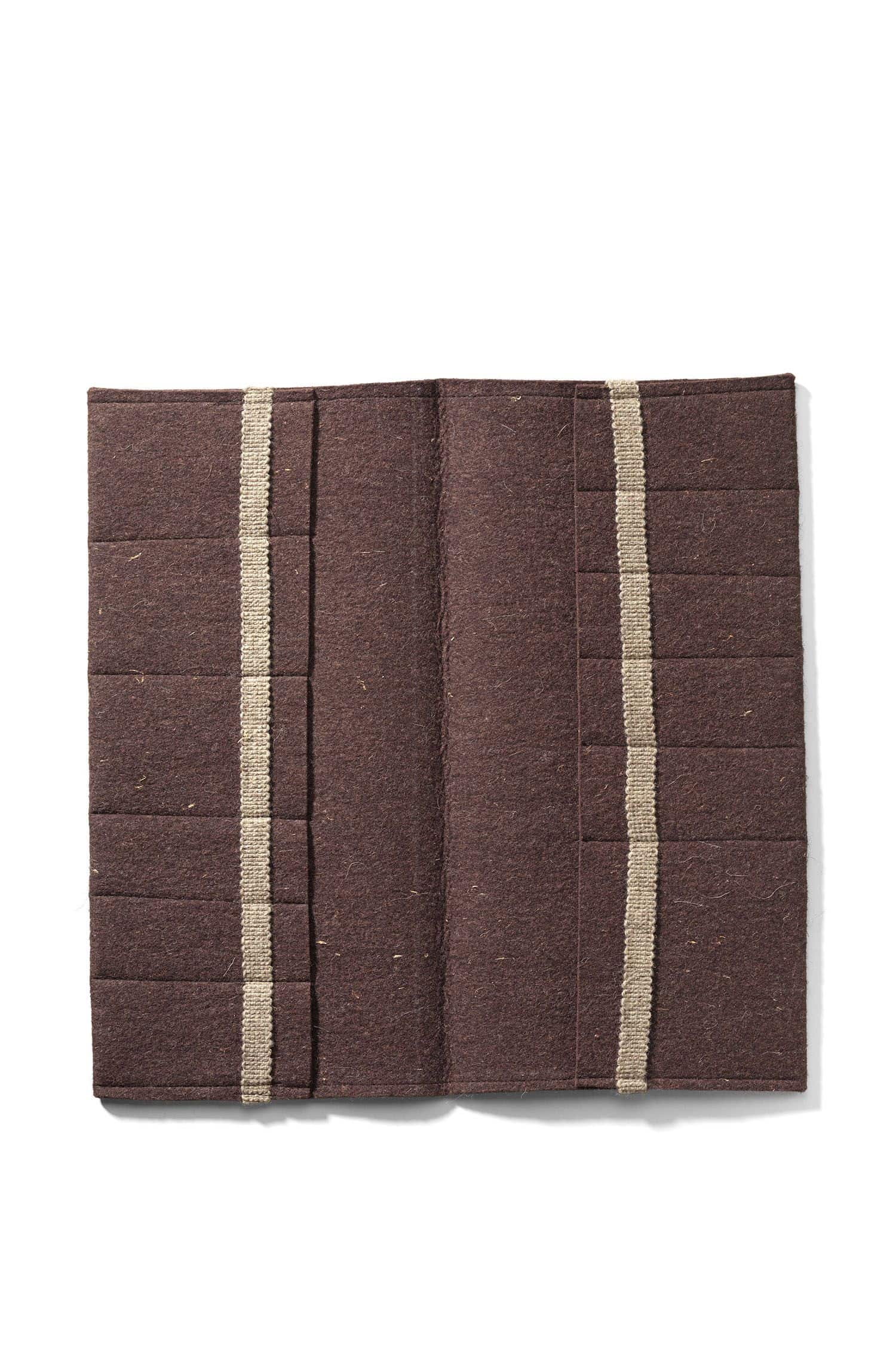 brauner Finkhof Wollfilz aus bio Wolle (kbT), Freisteller