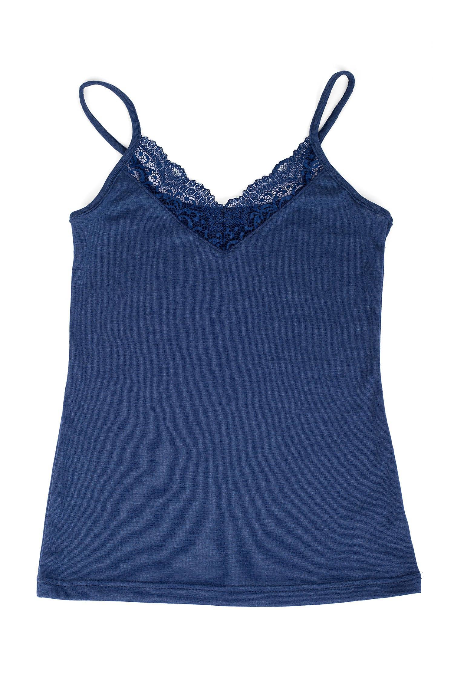 marineblaues Spitzenträgerhemd mit Spaghettiträgern aus bio Wolle (kbT) und Seide, Freisteller von vorne