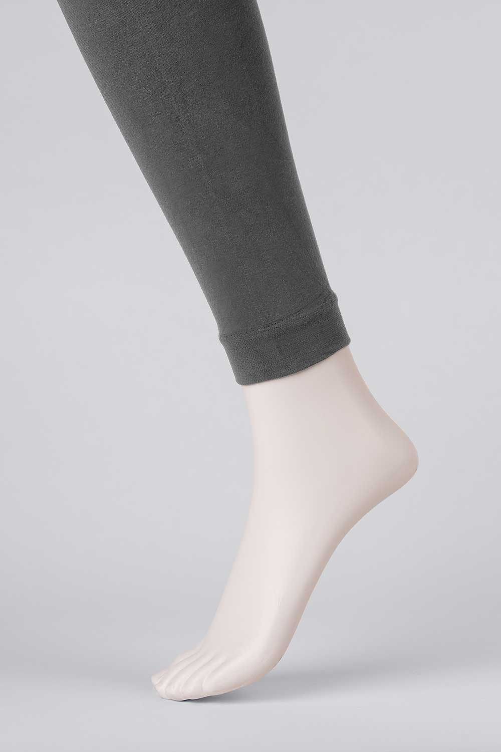 Beinabschluss von grauer Feinleggings aus bio Baumwolle (kbA) und Elasthan vom Finkhof