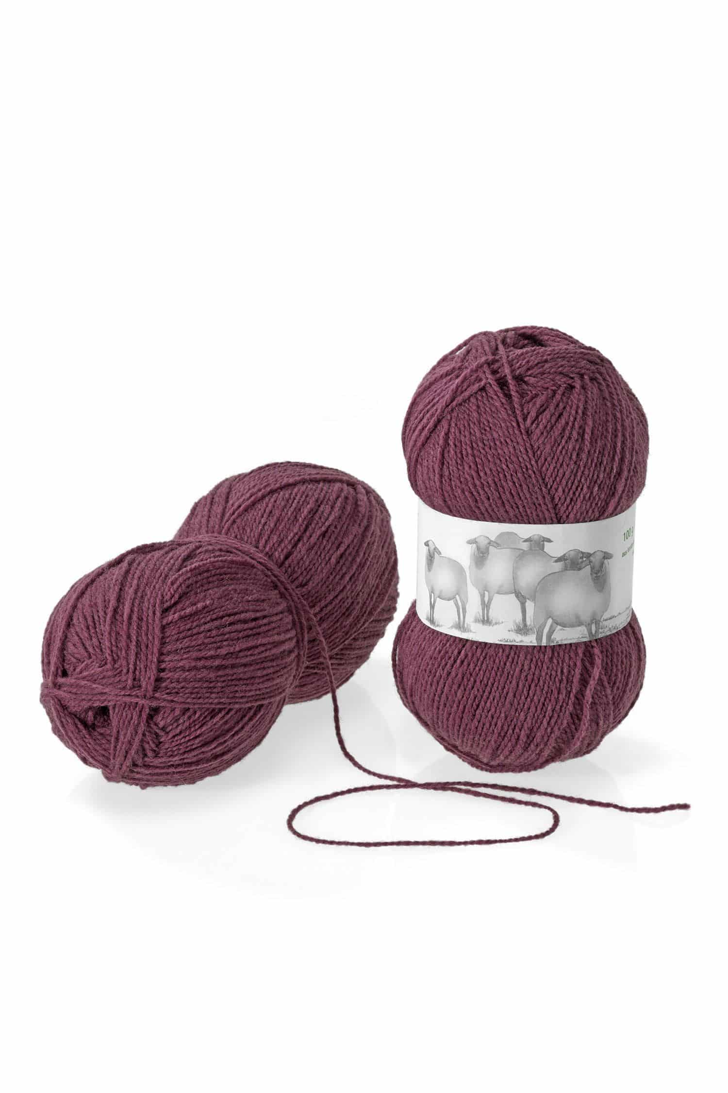 dünne Finkhof Merinowolle aus bio Wolle (kbT) in beere, Freisteller