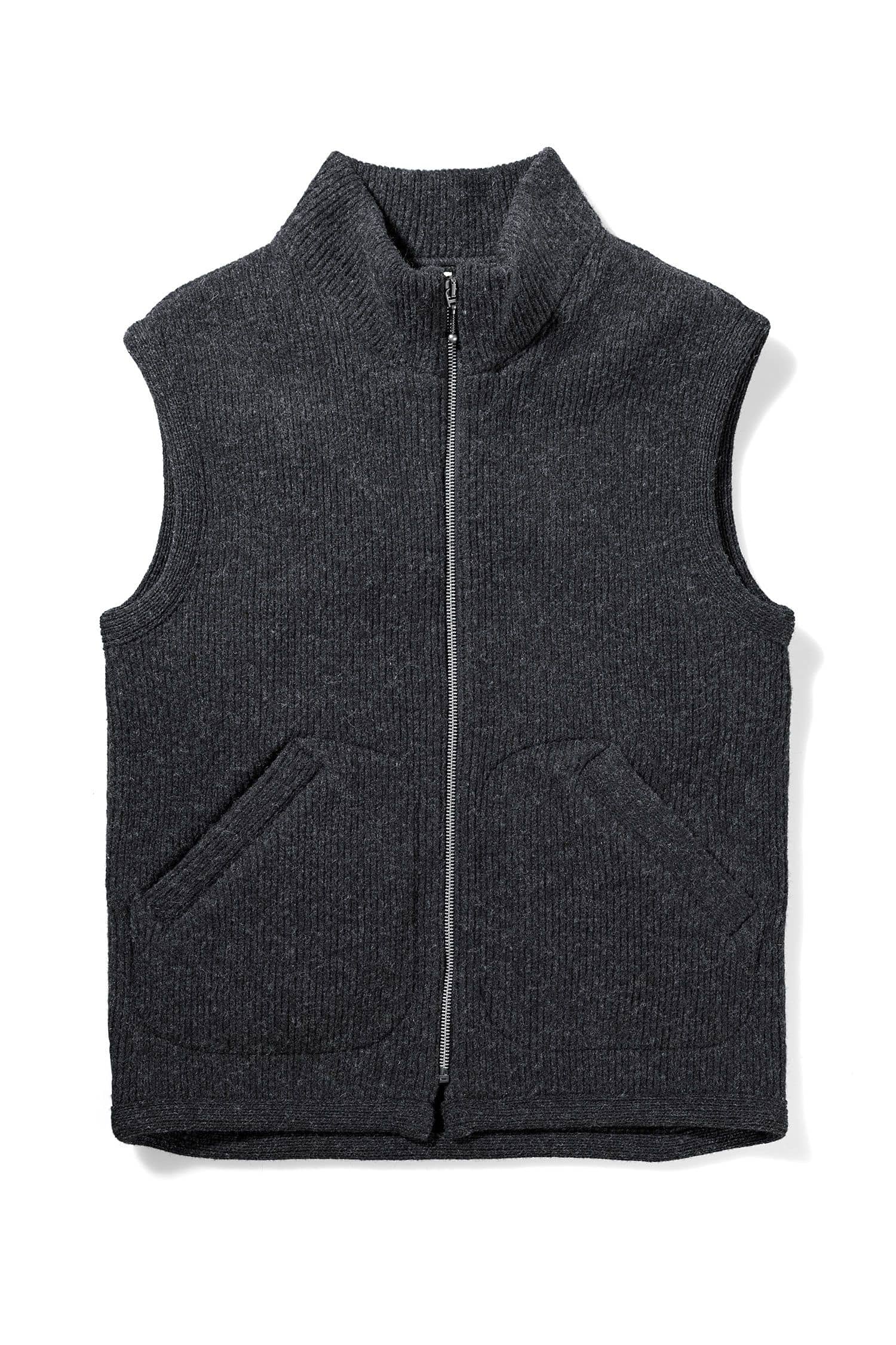 anthrazitfarbene Wollwalkweste ohne Ärmel aus bio Wolle (kbT) vom Finkhof, Freisteller