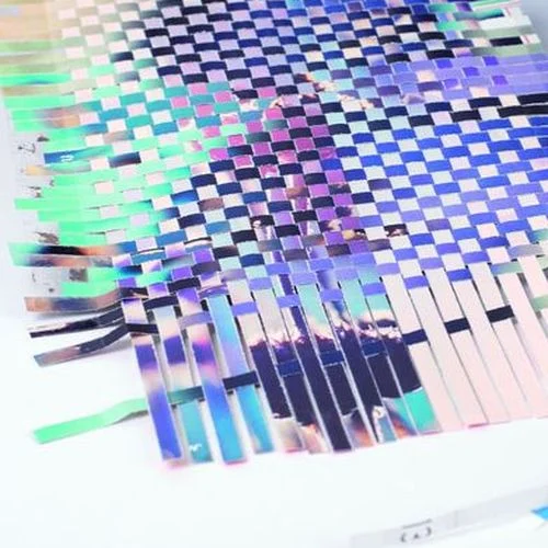 Detailfoto von Weben mit Papierstreifen