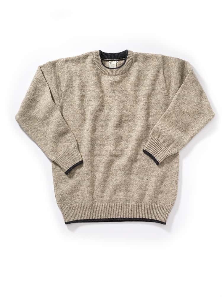 grauer ungefärbter Finkhof-Pulli aus bio Wolle (kbT), Freisteller