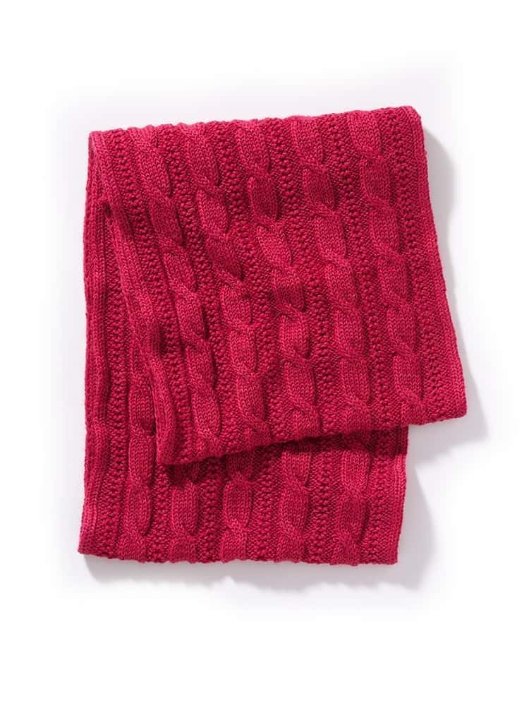 pinker Loopschal mit Zopfmuster aus bio Wolle (kbT) vom Finkhof, Freisteller