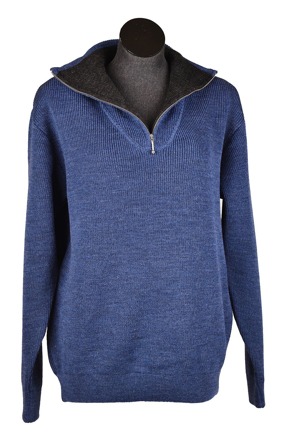 jeansfarbener Troyer vom Finkhof aus bio Wolle (kbT) mit Reißverschluss auf Puppenkörper