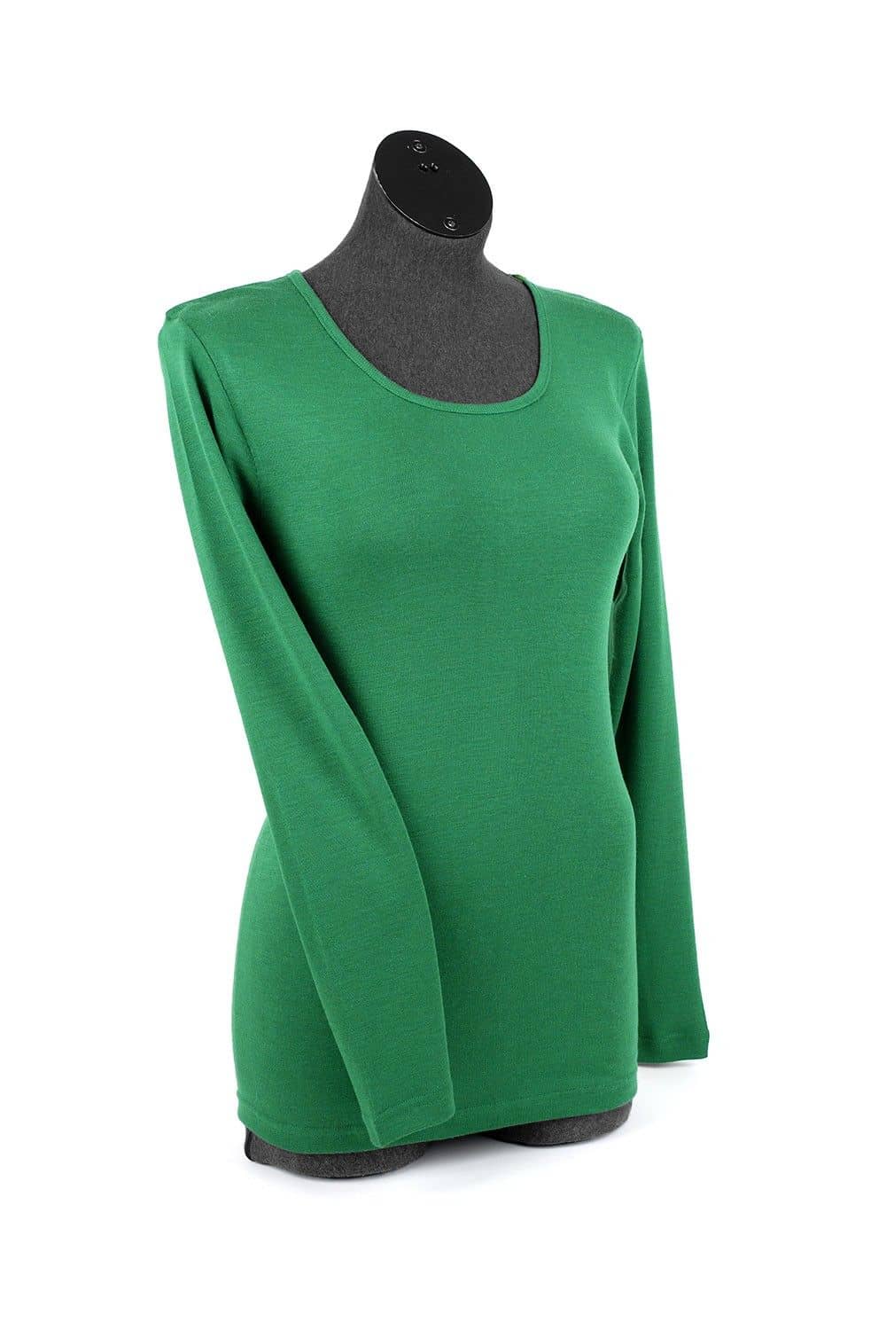grünes unifarbiges Langarmshirt aus bio Wolle (kbT) und Seide an Schneiderpuppe