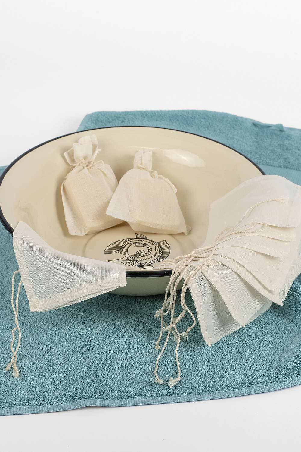 Seifensäckchen Finkhof Seifensäckchen aus kbA‑Baumwolle (Bio) im Schälchen auf Handtuch