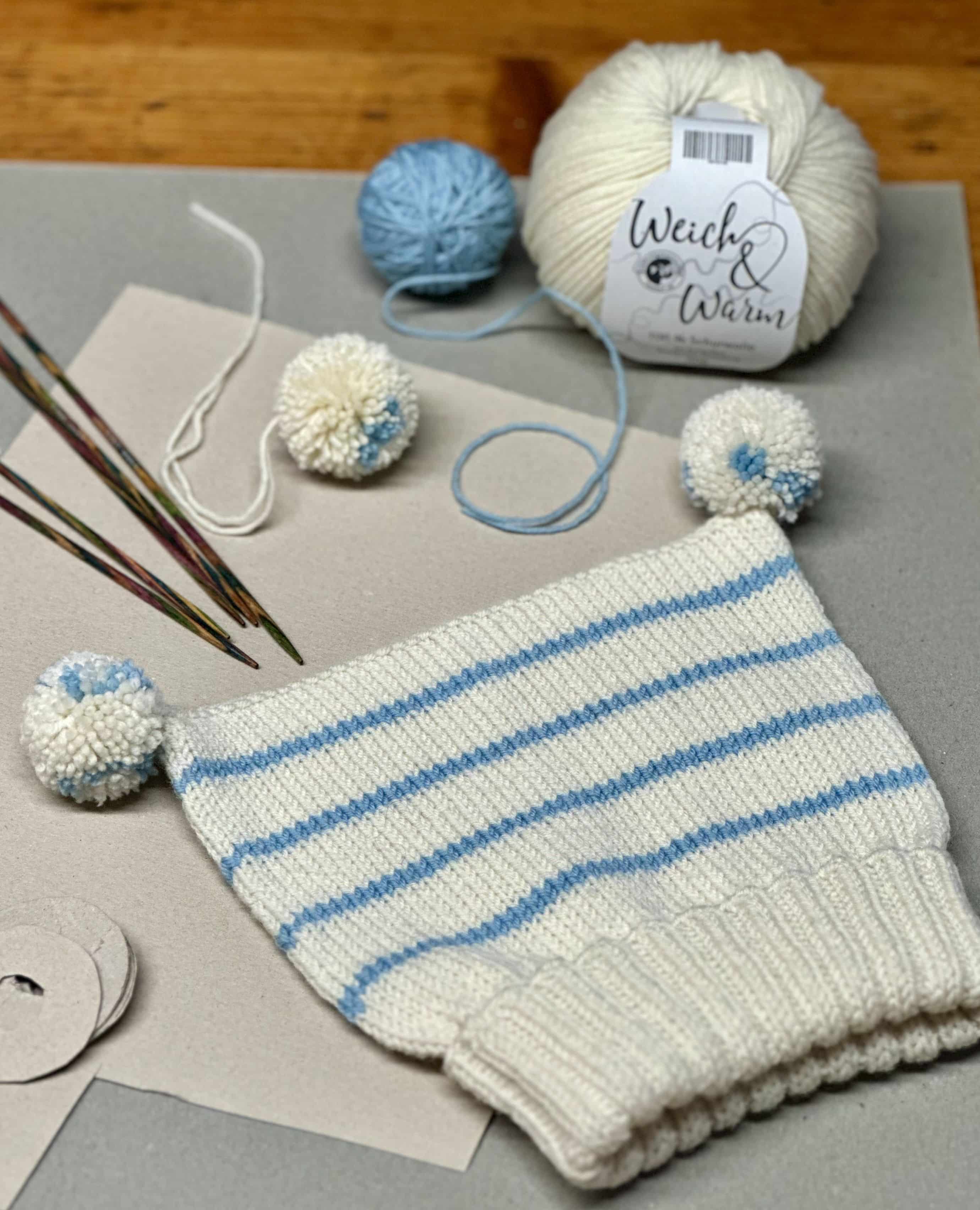 weiß blaue Mütze mit passender Finkhof Wolle