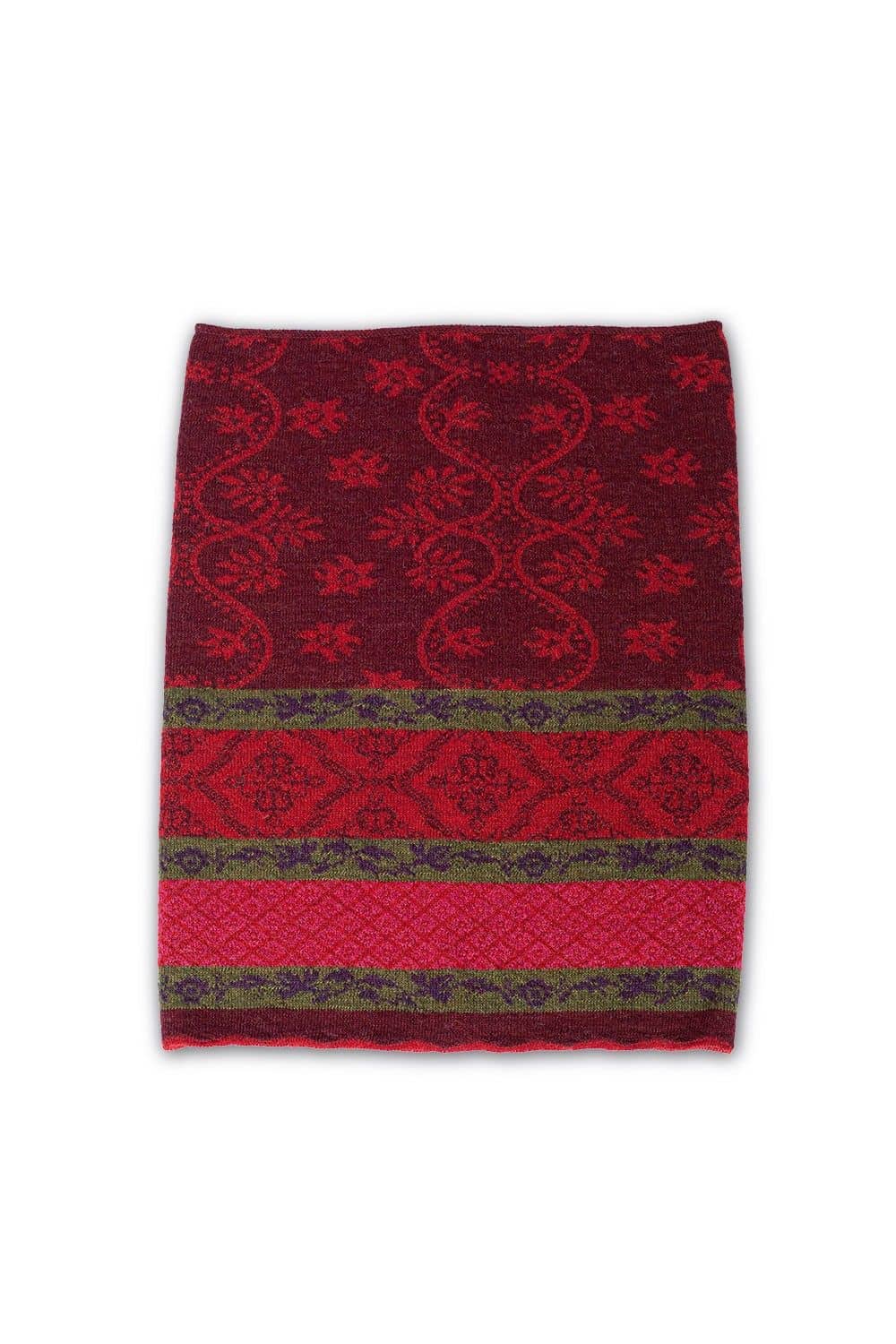 roten floral gemusterten Loopschal aus bio Wolle (kbT), Freisteller