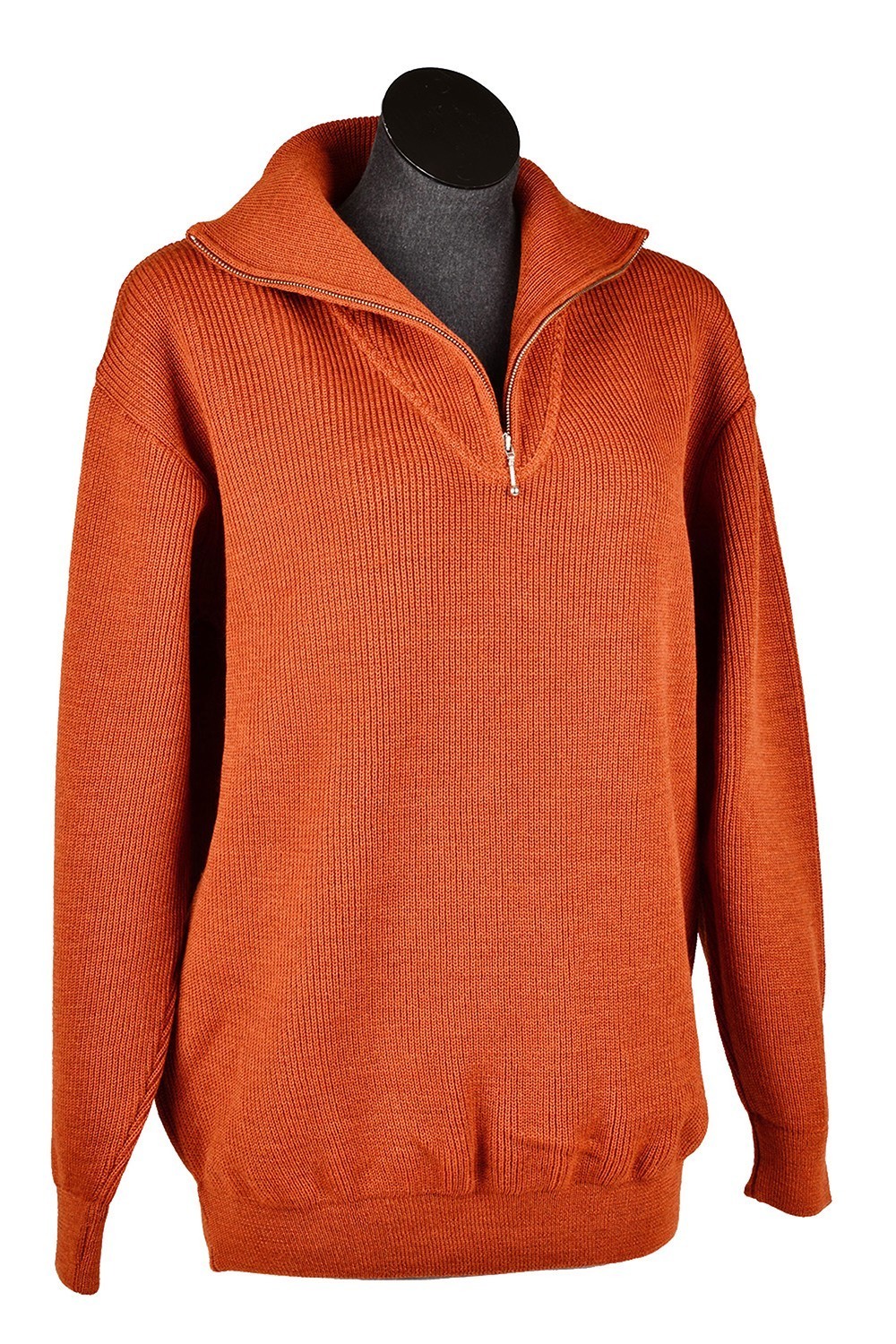 oranger Troyer vom Finkhof aus bio Wolle (kbT) auf einer Schneiderpuppe