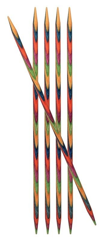 buntes Nadelspiel aus Birkenholz, Freisteller