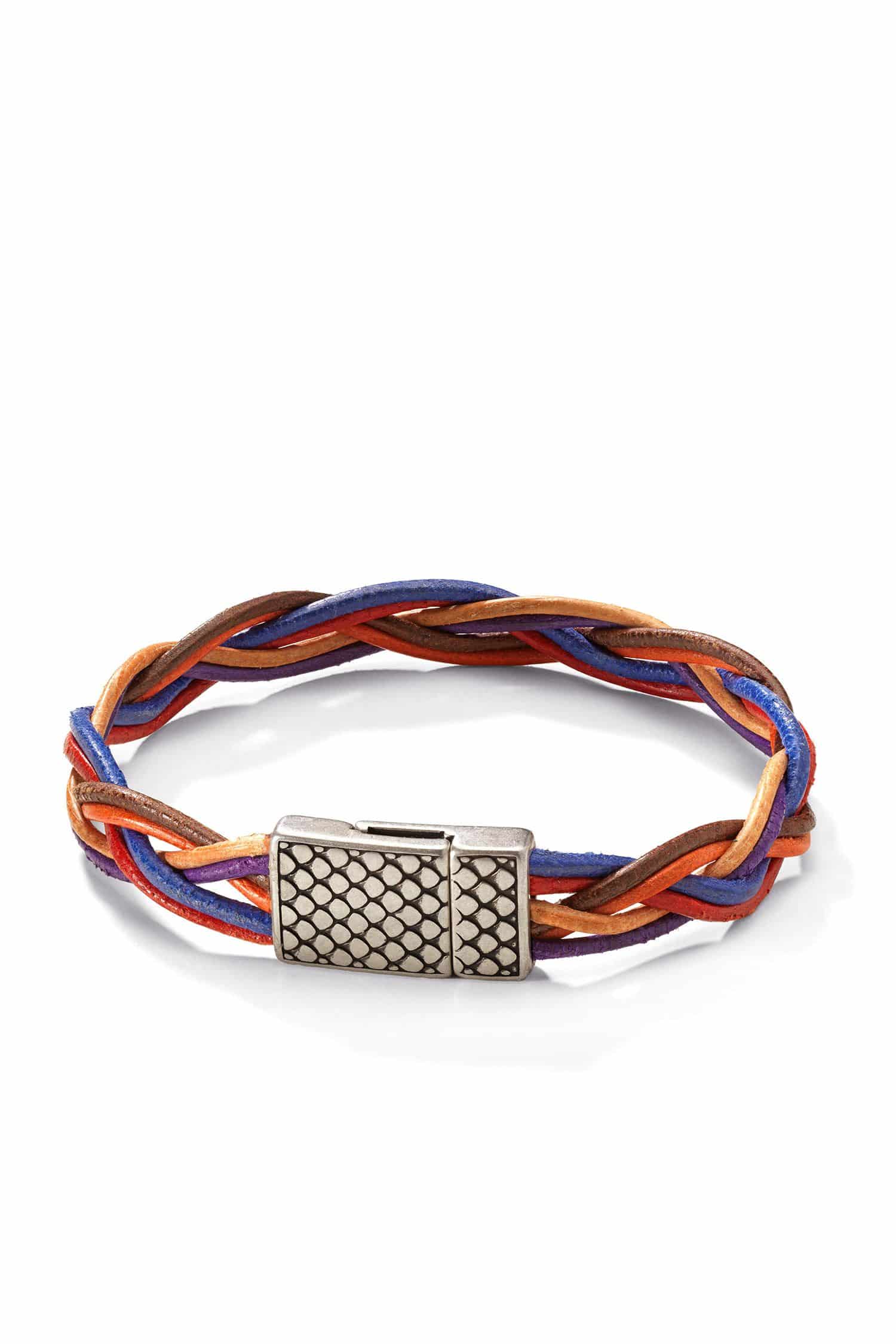 geflochtenes Lederarmband aus Rinds- und Ziegenleder mit silberfarbenem Verschluss, Freisteller