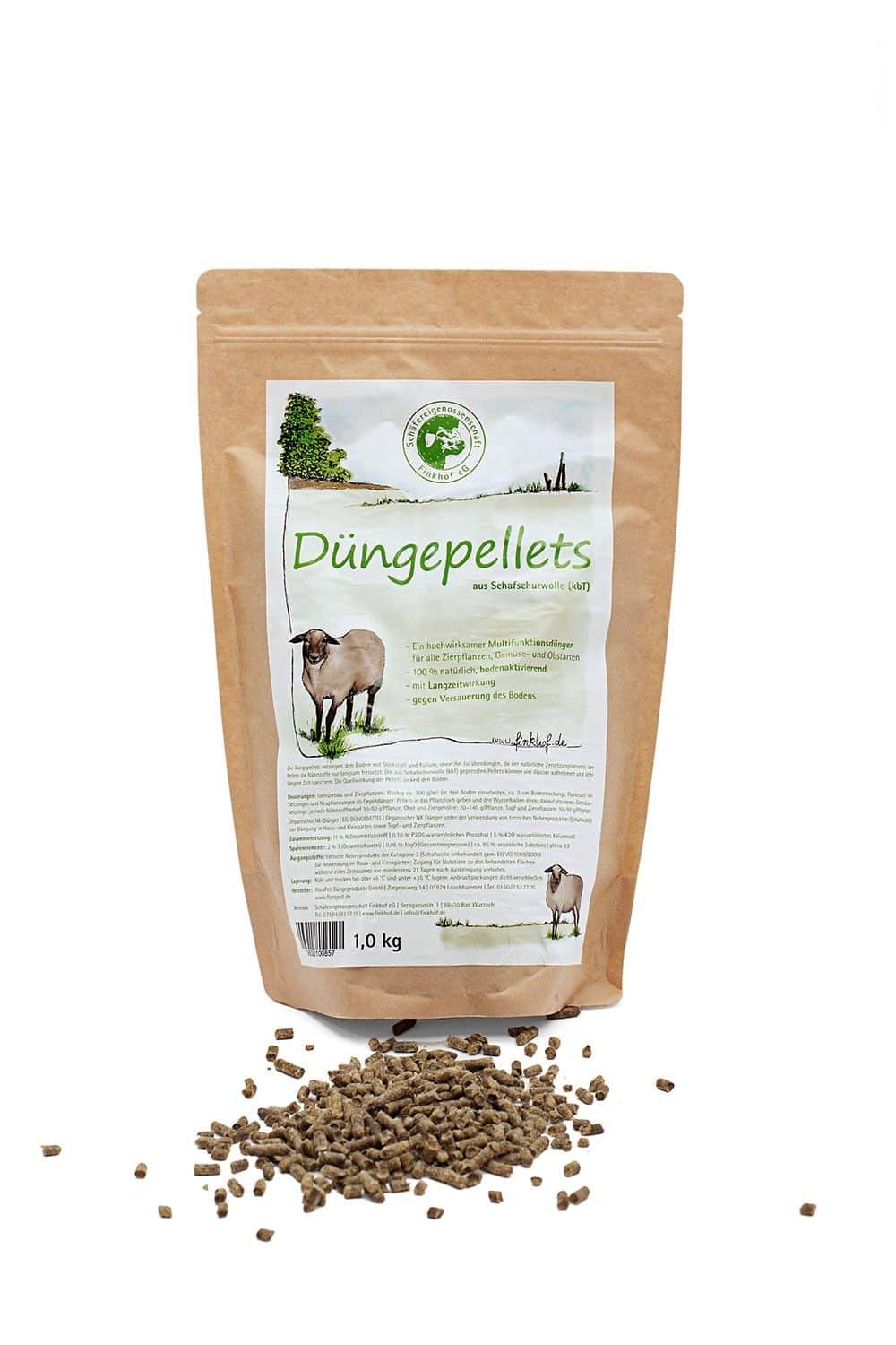 Düngepellets aus bio Schafschurwolle (kbT) in brauner 1 kg Verpackung mit losen Pellets davor, weißer Untergrund