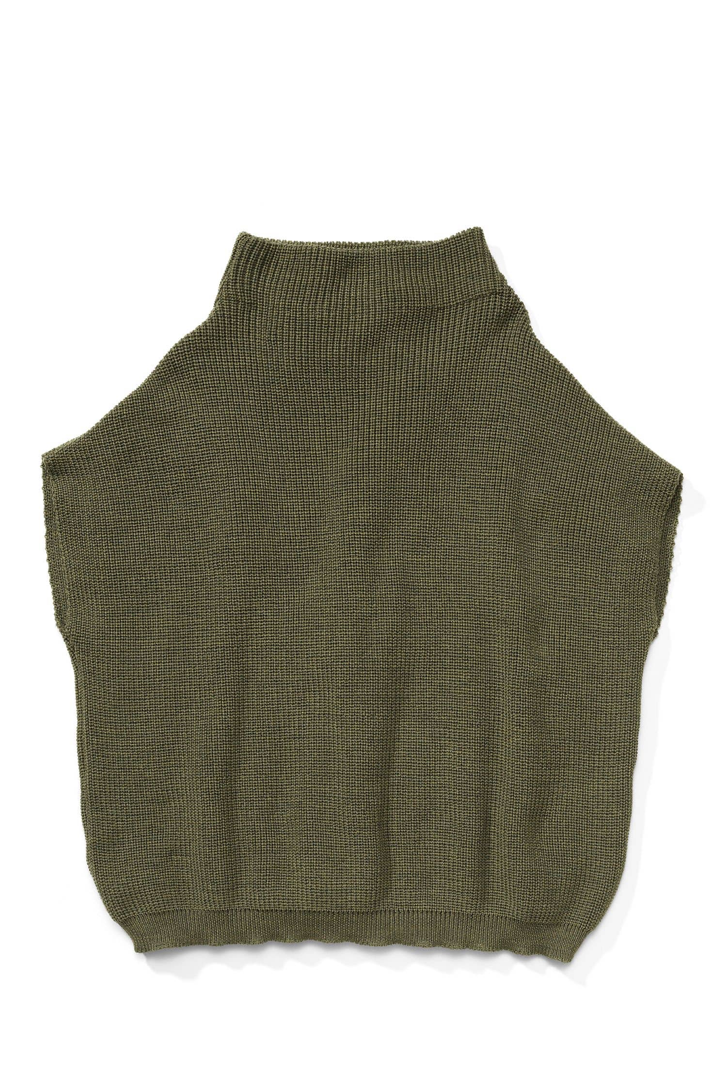 olivegrüner Strickpullunder aus bio Wolle (kbT) vom Finkhof, Freisteller