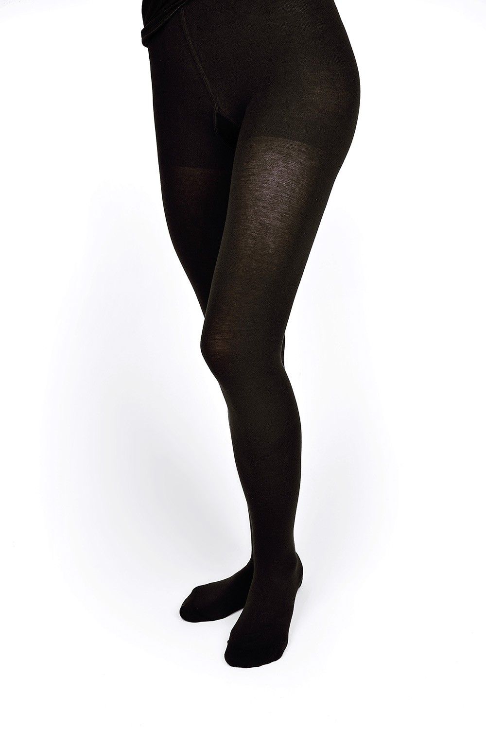 schwarze Feinstrumpfhose aus bio Baumwolle (kbA) und Elasthan vom Finkhof, getragen