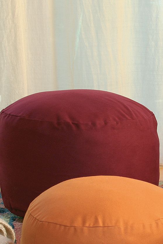 rotes und oranges rundes Sitzkissen vom Finkhof aus bio Wolle (kbT), Baumwolle (kbA) und Naturkautschuk