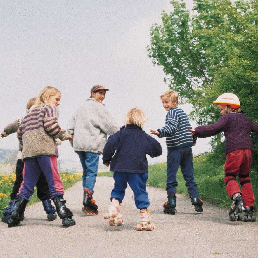 Finkhof Kinder fahren Inliner