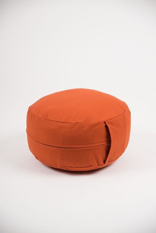 kleines rundes oranges Sitzkissen vom Finkhof aus bio Wolle (kbT), Baumwolle (kbA) und Naturkautschuk, Freisteller