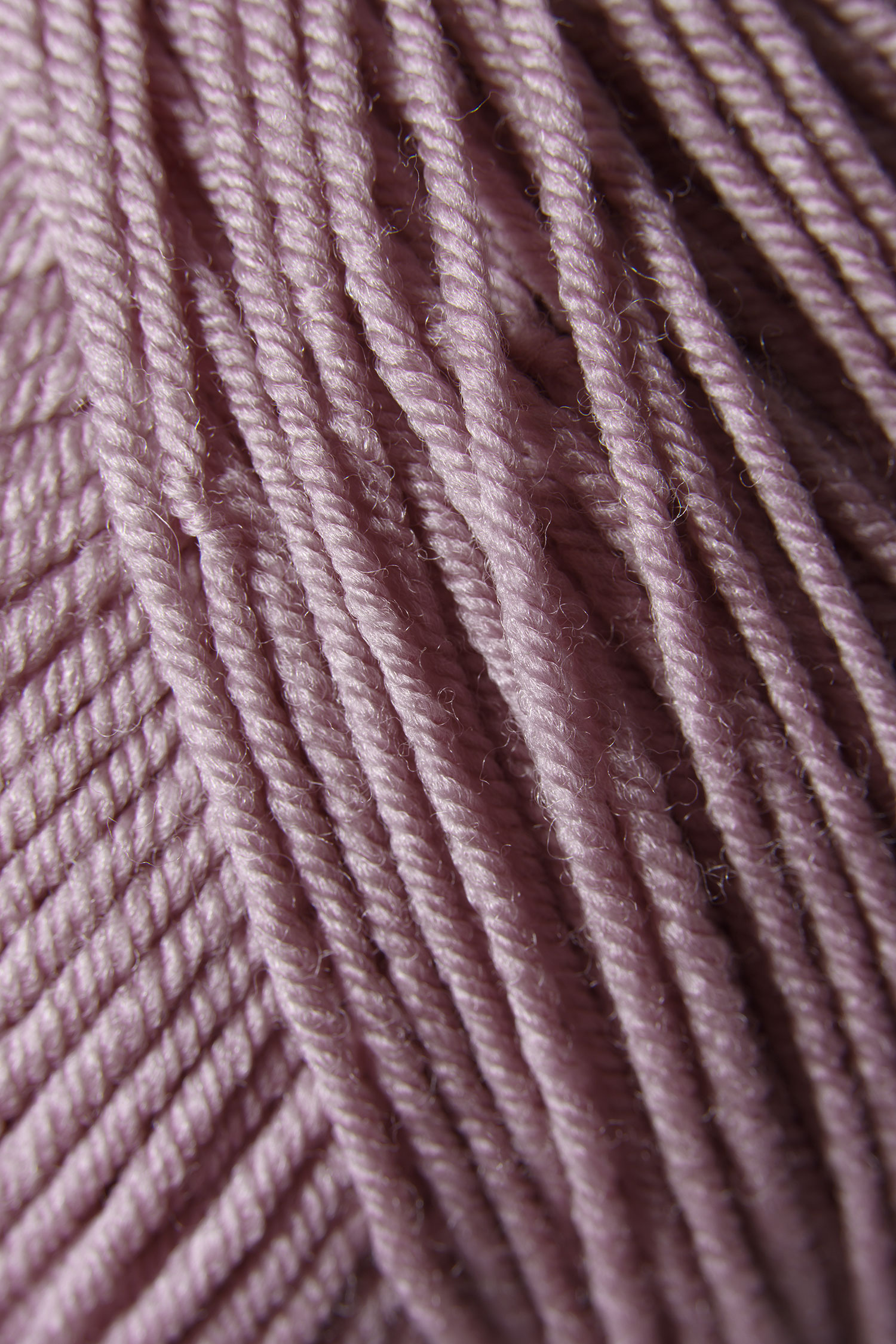 Nahaufnahme von Finkhof Merinowolle Weich&Warm in altrosa aus bio Wolle (kbT)