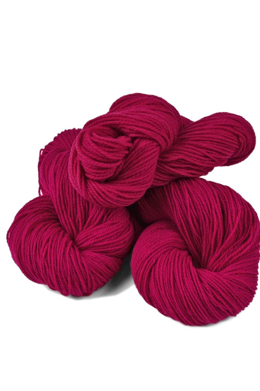 Finkhof Merinowolle dünn gefärbt purpur purpurfarbene dünne Finkhof Merinowolle aus bio Wolle (kbT) , weißer Untergrund