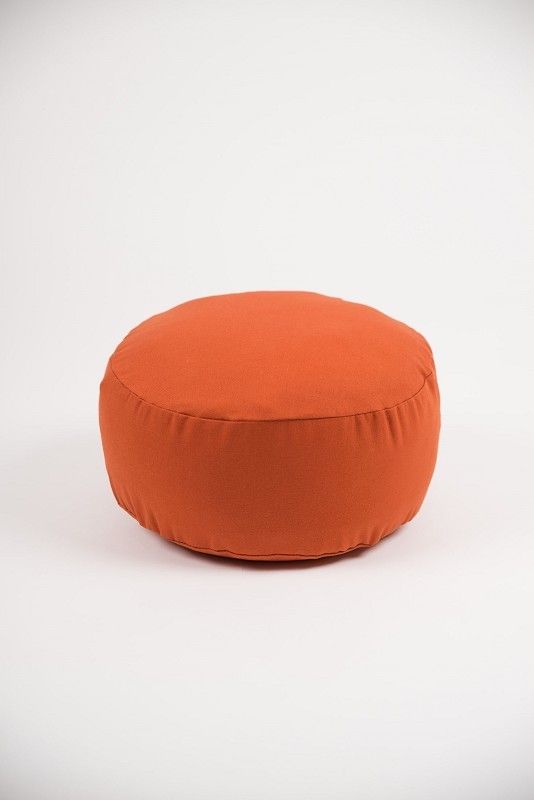 kleines rundes oranges Sitzkissen vom Finkhof aus bio Wolle (kbT), Baumwolle (kbA) und Naturkautschuk, Freisteller