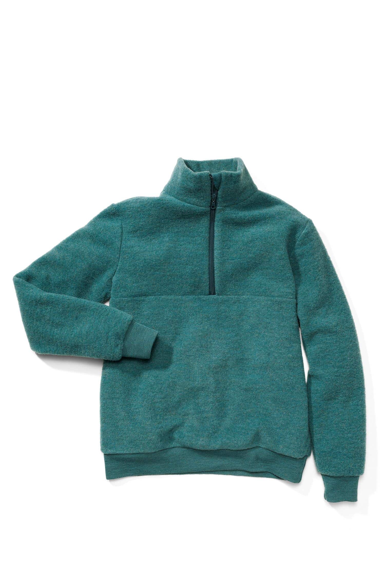 türkiser Wollfleecepulli mit hohem Kragen und Reißverschluss aus bio Wolle (kbT) vom Finkhof, Freisteller