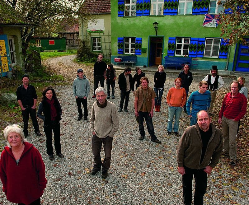 Finkhof Gruppenbild vor Haus