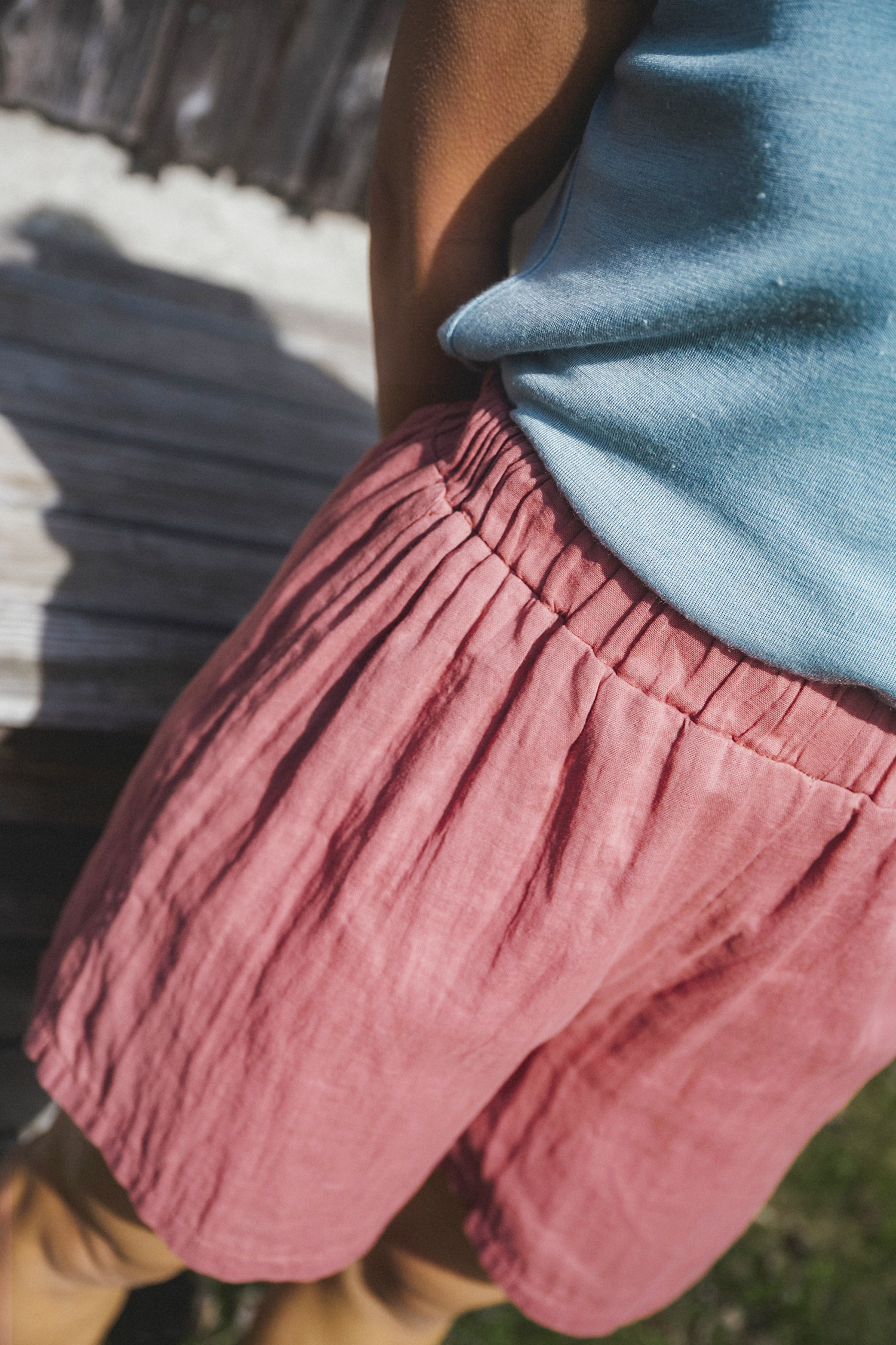 Damenshorts aus Bio-Baumwoll-Musselin Nahaufnahme der luftigen Shorts aus Bio-Baumwoll-Musselin (kbA) vom Finkhof mit Gummiband
