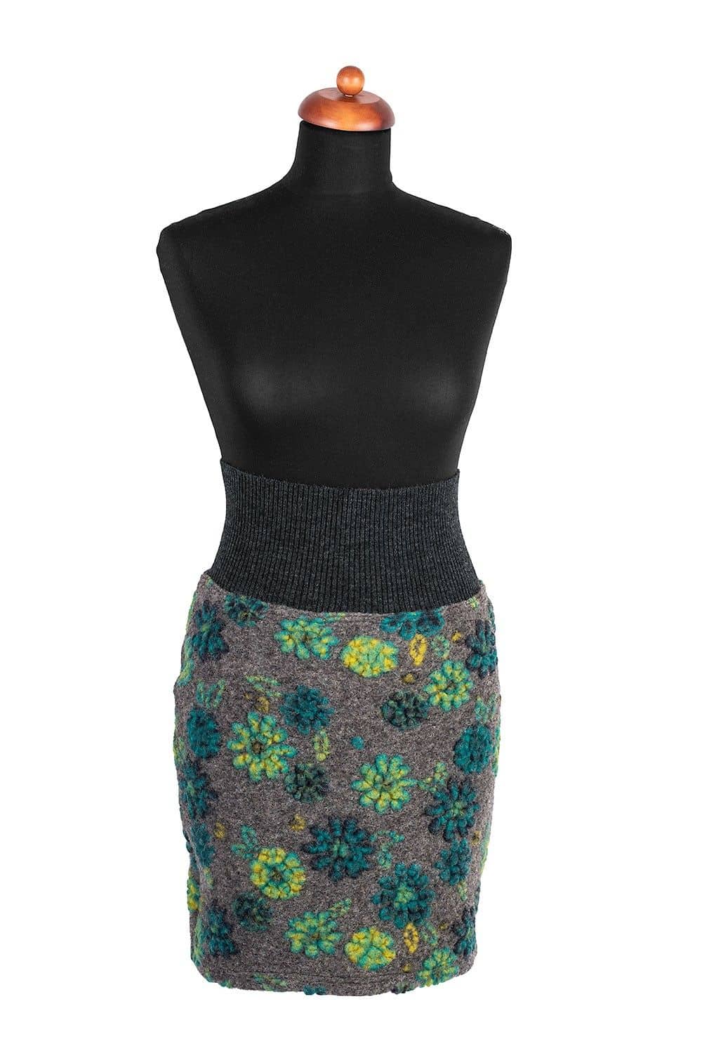 Rock aus grauem Musterwalk Limone mit floralem Muster aus bio Baumwolle (kbA) und Wolle an Schneiderpuppe