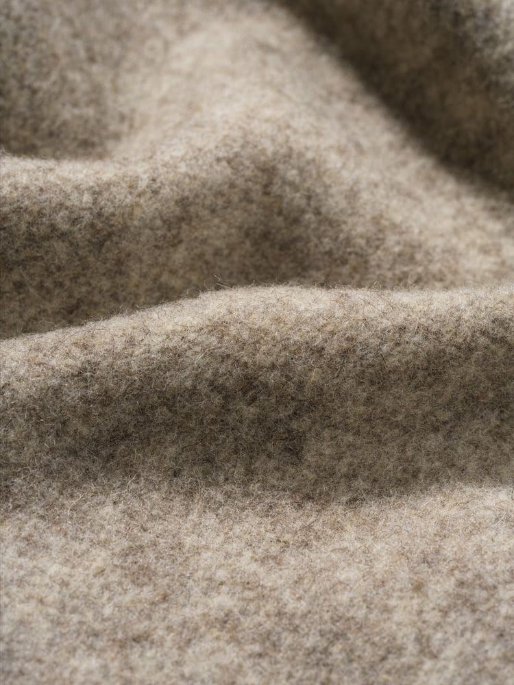 ungefärbter grauer Walkstoff aus bio Wolle (kbT) vom Finkhof