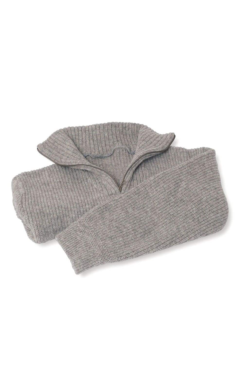 zusammengelegter grauer Finkhof Troyer aus bio Wolle (kbT), Freisteller