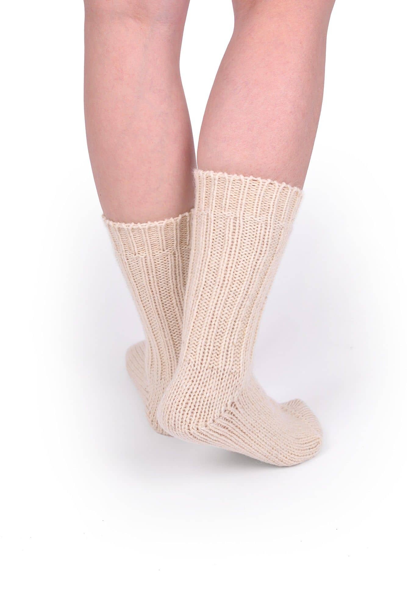 Rückansicht von naturweißen dicken Wollsocken aus bio Merinowolle (kbT) vom Finkhof