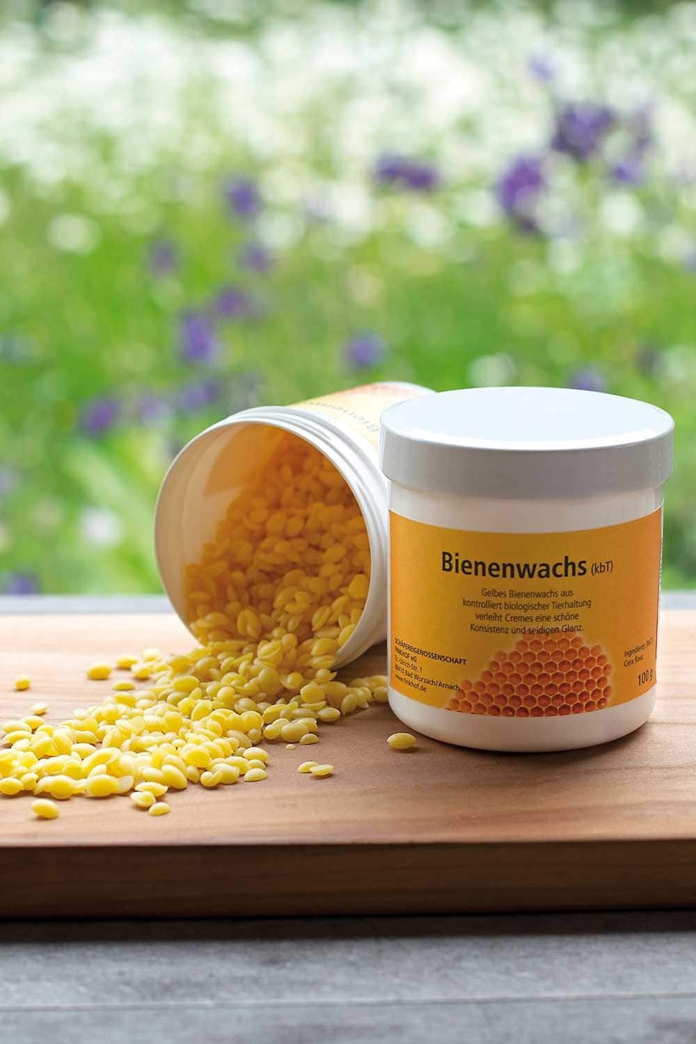 Bienenwachs (kbA) 100 g weiße geschlossene und zur Seite gekippte offene 100g Dose bio Bienenwachs (kbA) vom Finkhof