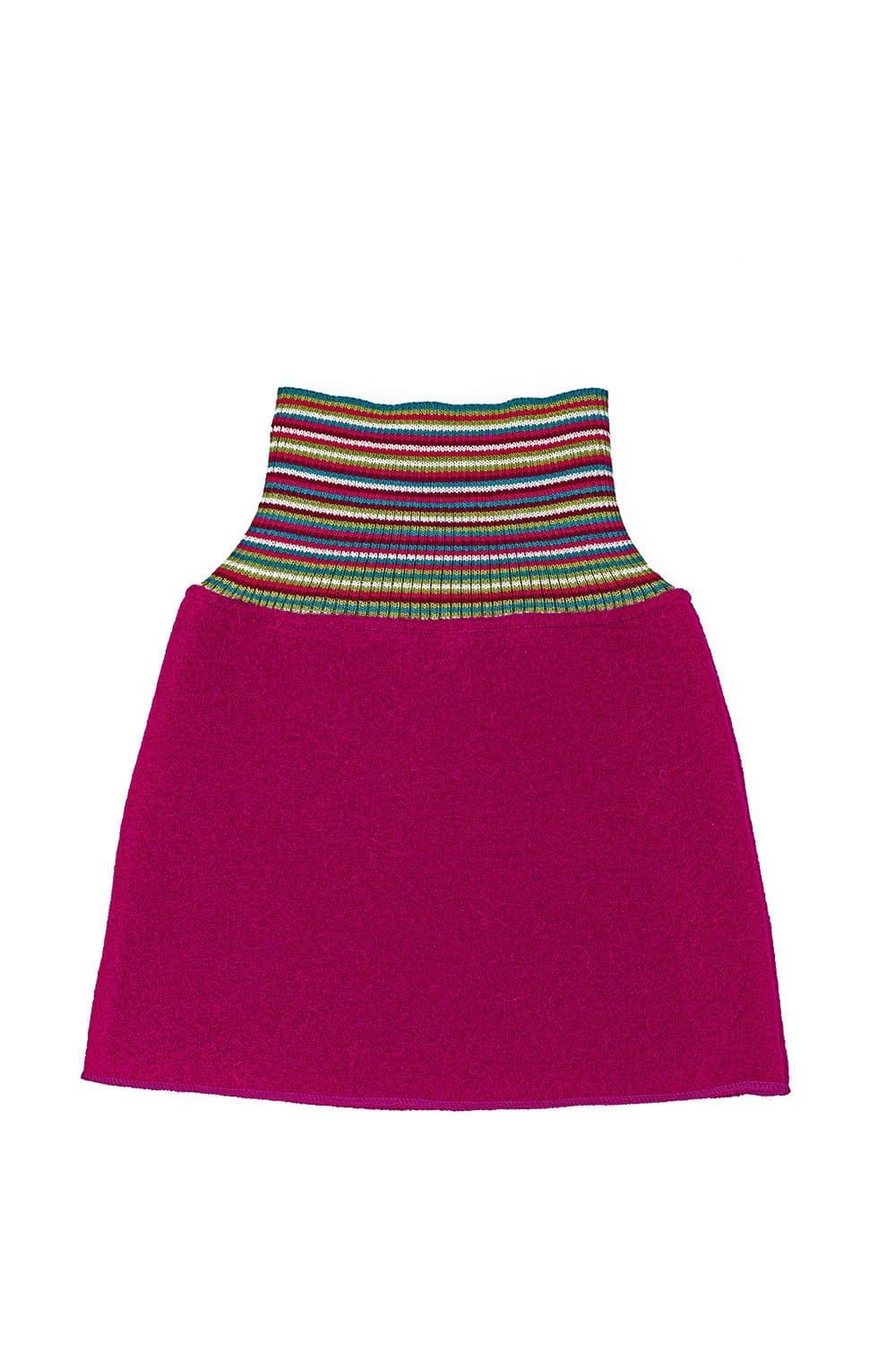 fuchsiafarbener Rock aus Strickwalk mit bio Wolle (kbT) und buntem Strickbund vom Finkhof, Freisteller