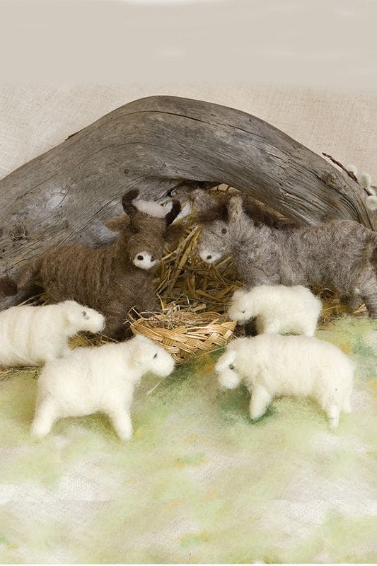 Bastelpackung Wolltiere Schafe, Kuh und Esel hergestellt mit Bastelpackung Wolltiere aus bio Wolle (kbT) vom Finkhof in natürlichen Farben