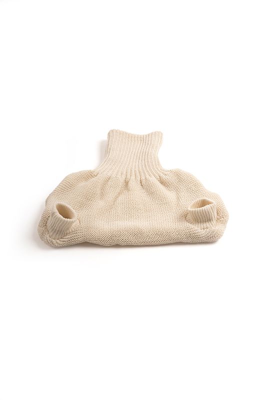 freies Bild von heller Strickwindelhose aus bio Wolle (kbT) von unten