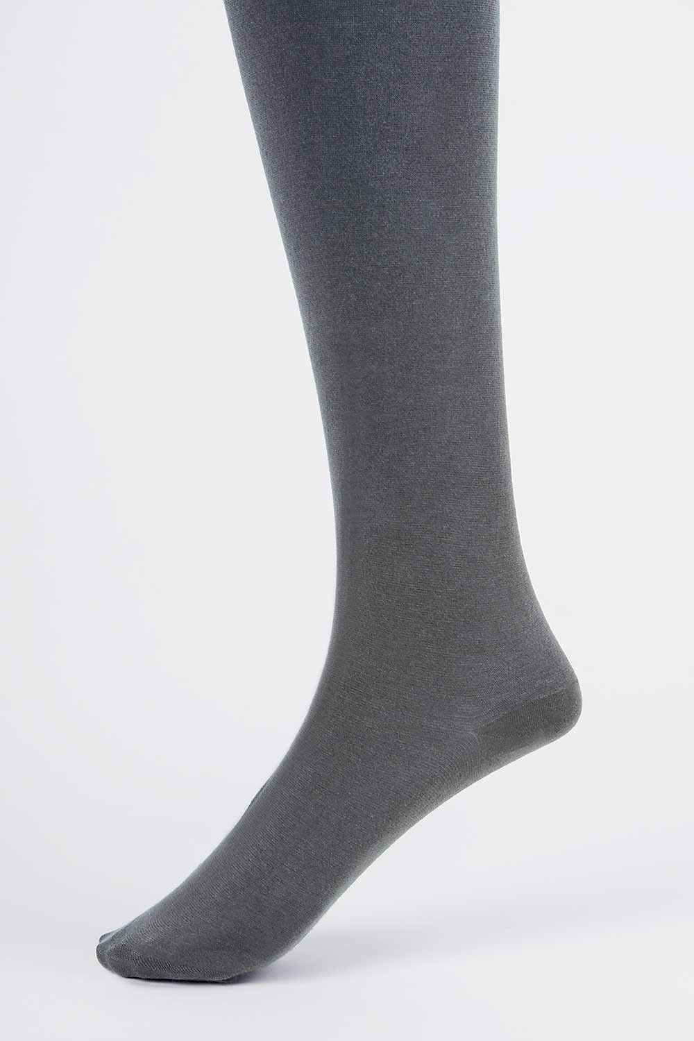 Fuß von grauer Feinstrumpfhose aus bio Baumwolle (kbA) und Elasthan vom Finkhof