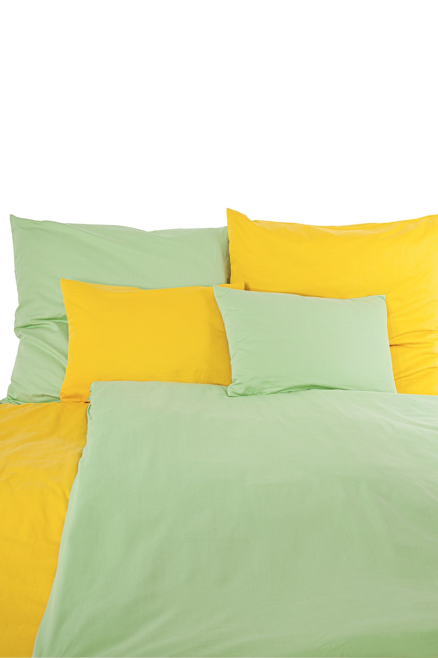 schilfgrüne und gelbe Satinbettwäsche aus bio Baumwolle (kbA) mit Bettdecke und Kissen