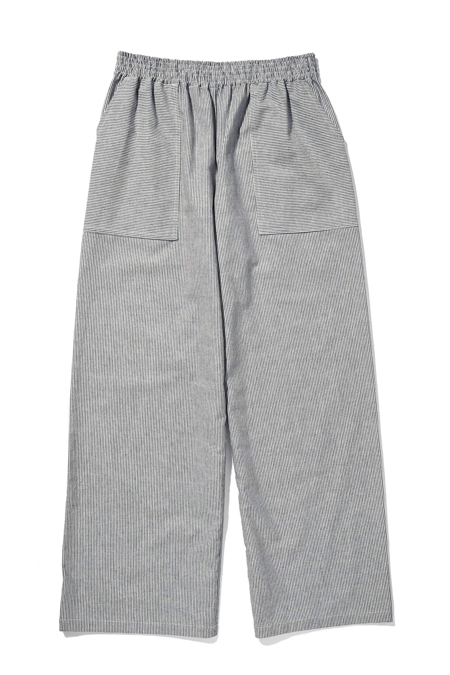 gerade geschnittene Stoffhose in blau/natur aus bio Baumwolle (kbA) vom Finkhof, Freisteller von vorne