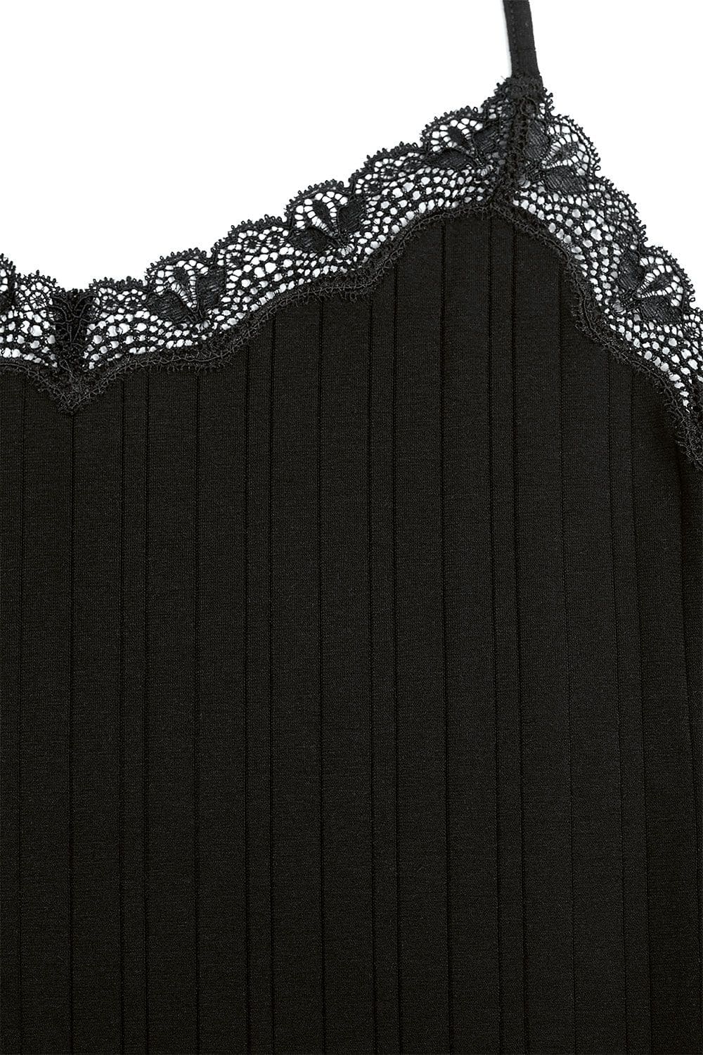 Detailfoto von schwarzem Spitzentop mit Spaghettiträgern aus bio Baumwolle (kbA) und Elasthan