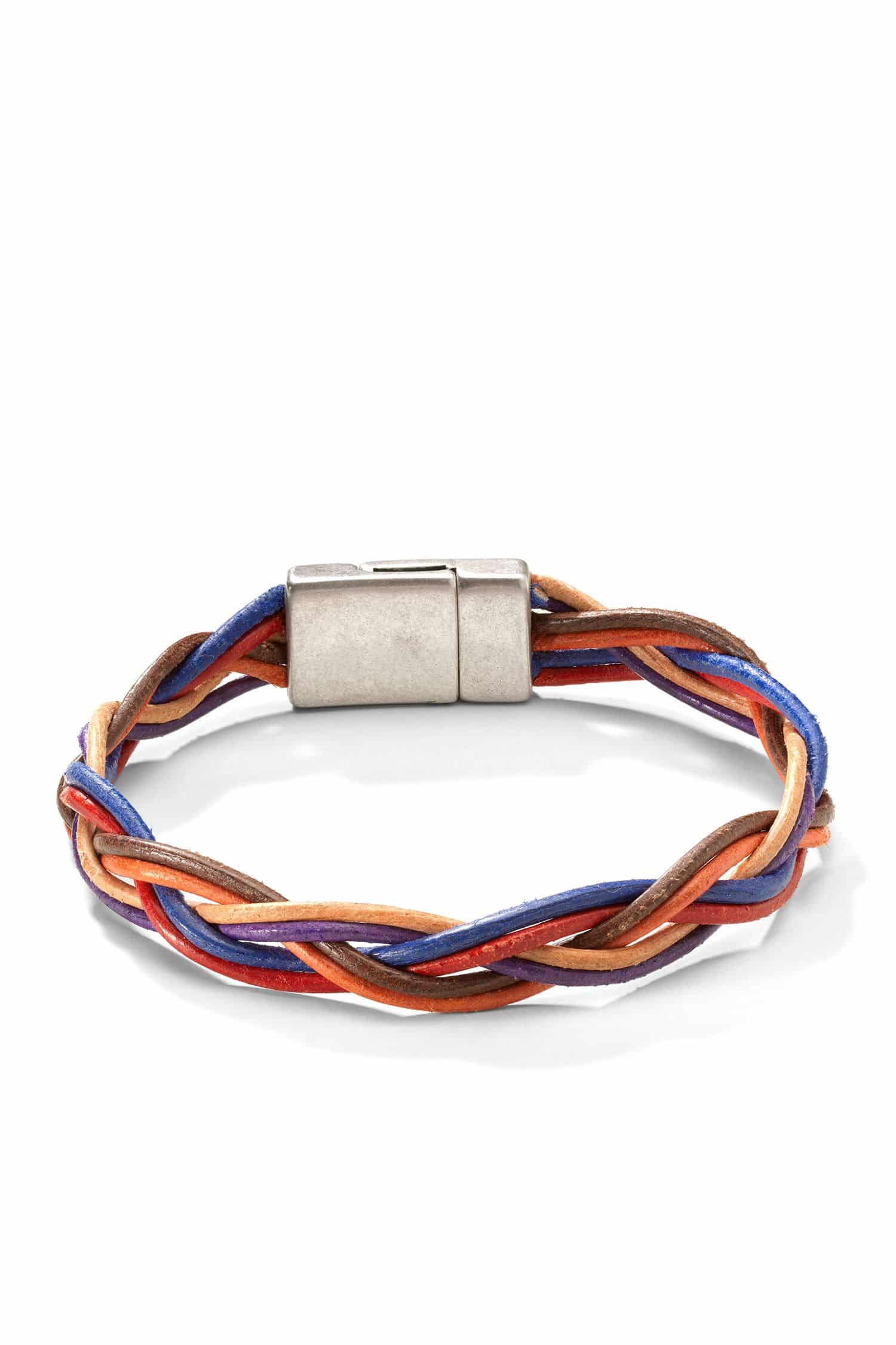 geflochtenes Lederarmband aus Rinds- und Ziegenleder mit silberfarbenem Verschluss, Freisteller