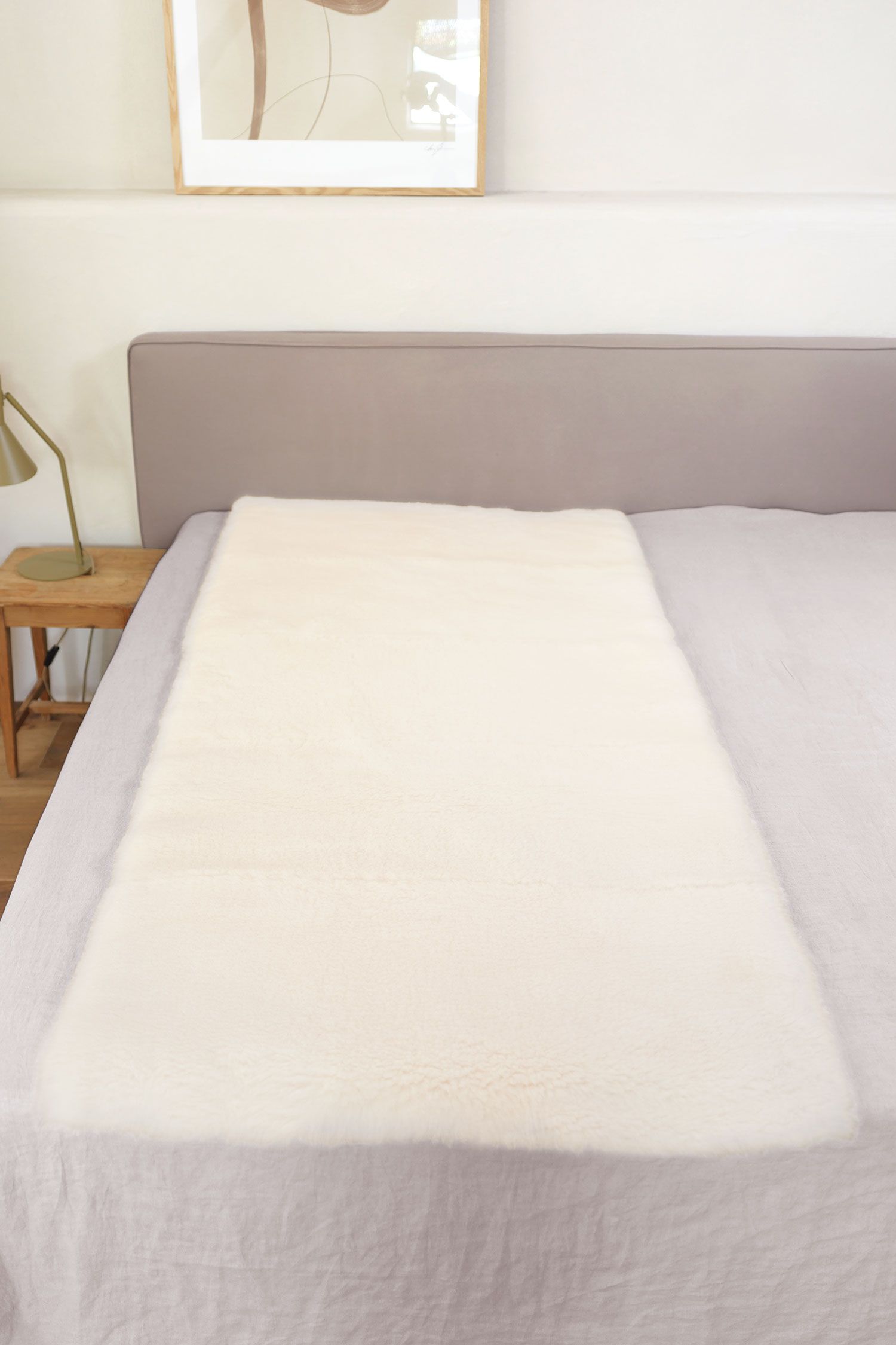 5er Felldecke eckige Fellform pflanzlich, weiß 90 x 200 cm rechteckige weiße Felldecke aus pflanzlich gegerbtem Schaffell vom Finkhof